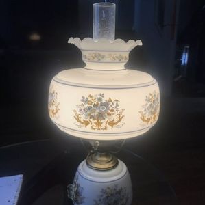 VINTAGE LARGE QUOIZEL FLORAL HURRICANE PARLOR LAMP